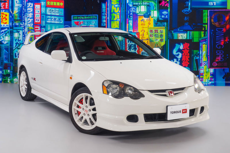 Air Conditioning|Alloy Wheels|Power-assisted Steering|Power Locks|Power Windows|Anti-Lock Brakes (ABS)|Driver Airbag|Passenger Airbag|Limited slip differential|Rear Spoiler