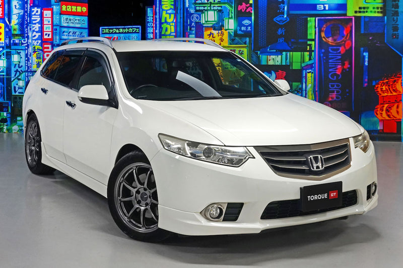 Isofix rear seats|Air Conditioning|Alloy Wheels|Climate Control|Power-assisted Steering|Power Locks|Power Windows|Anti-Lock Brakes (ABS)|Driver Airbag|Passenger Airbag|Xenon headlights|CD Player|Rear Spoiler|Premium Sound System