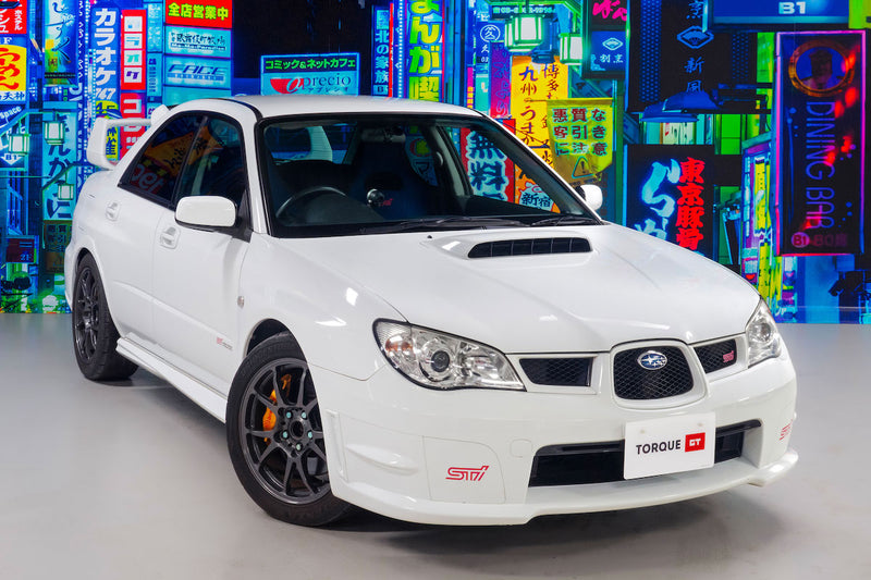 Air Conditioning|Alloy Wheels|Power-assisted Steering|Power Locks|Power Windows|4-Wheel Drive|Anti-Lock Brakes (ABS)|Driver Airbag|Passenger Airbag|Limited slip differential|Rear Spoiler