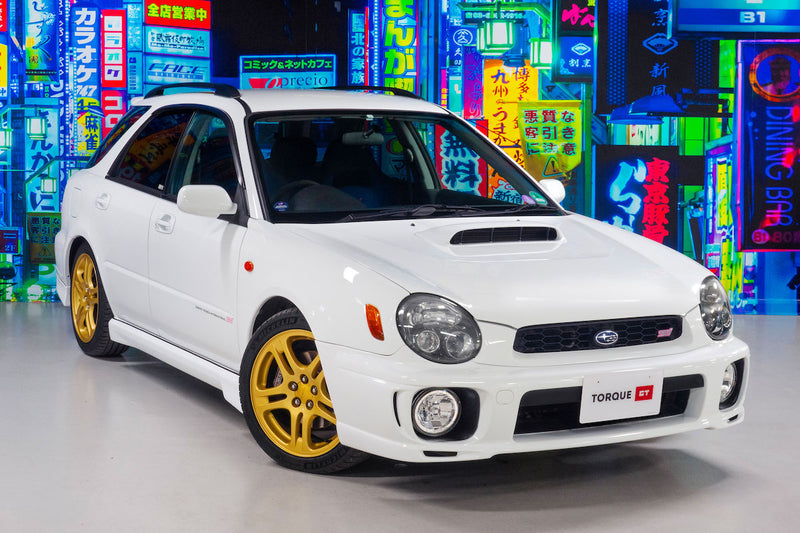 Air Conditioning|Alloy Wheels|Power-assisted Steering|Power Locks|Power Windows|4-Wheel Drive|Anti-Lock Brakes (ABS)|Driver Airbag|Passenger Airbag|Xenon headlights|CD Player|Limited slip differential|Rear Spoiler
