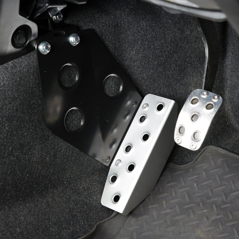 APIO Aluminium Driver's Footrest - Suzuki Jimny (2018+) - Manual Transmission - torquegt