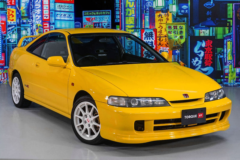 Air Conditioning|Alloy Wheels|Power-assisted Steering|Power Locks|Power Windows|Anti-Lock Brakes (ABS)|Driver Airbag|Xenon headlights|CD Player|Limited slip differential|Rear Spoiler