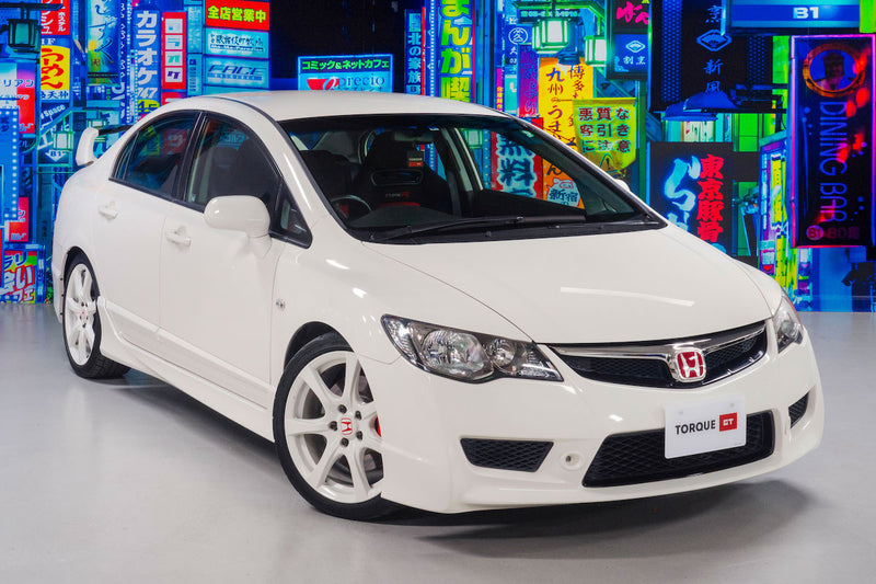 Air Conditioning|Alloy Wheels|Power-assisted Steering|Power Locks|Power Windows|Anti-Lock Brakes (ABS)|Driver Airbag|Passenger Airbag|Limited slip differential|Rear Spoiler
