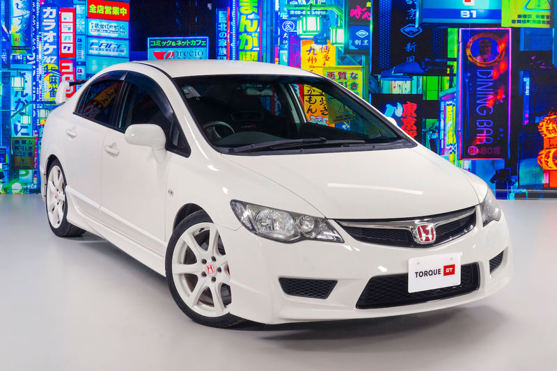 Air Conditioning|Alloy Wheels|Power-assisted Steering|Power Locks|Power Windows|Anti-Lock Brakes (ABS)|Driver Airbag|Passenger Airbag|Limited slip differential|Rear Spoiler
