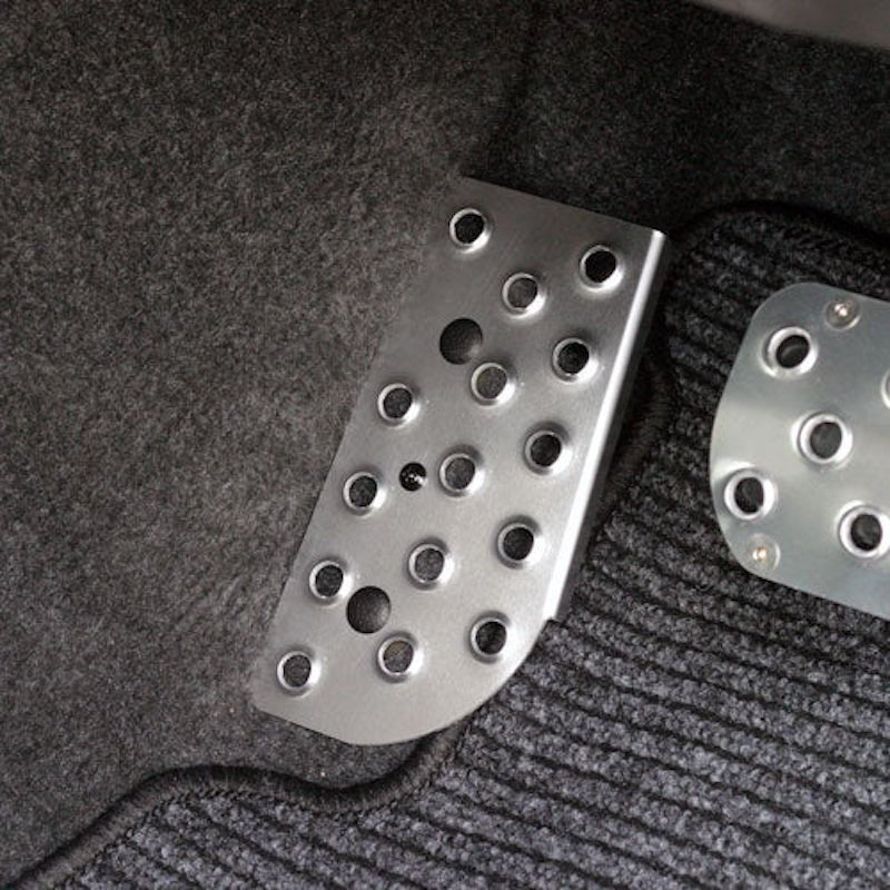 APIO Aluminium Driver's Footrest - Suzuki Jimny (1998+) - Automatic Transmission - torquegt