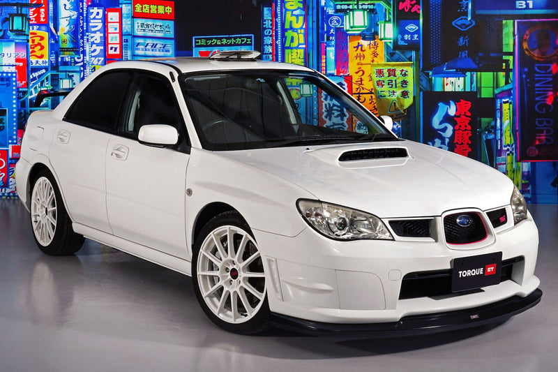 Air Conditioning|Alloy Wheels|Power-assisted Steering|Power Locks|Power Windows|4-Wheel Drive|Anti-Lock Brakes (ABS)|Driver Airbag|Passenger Airbag|Xenon headlights|CD Player|Limited slip differential|Rear Spoiler