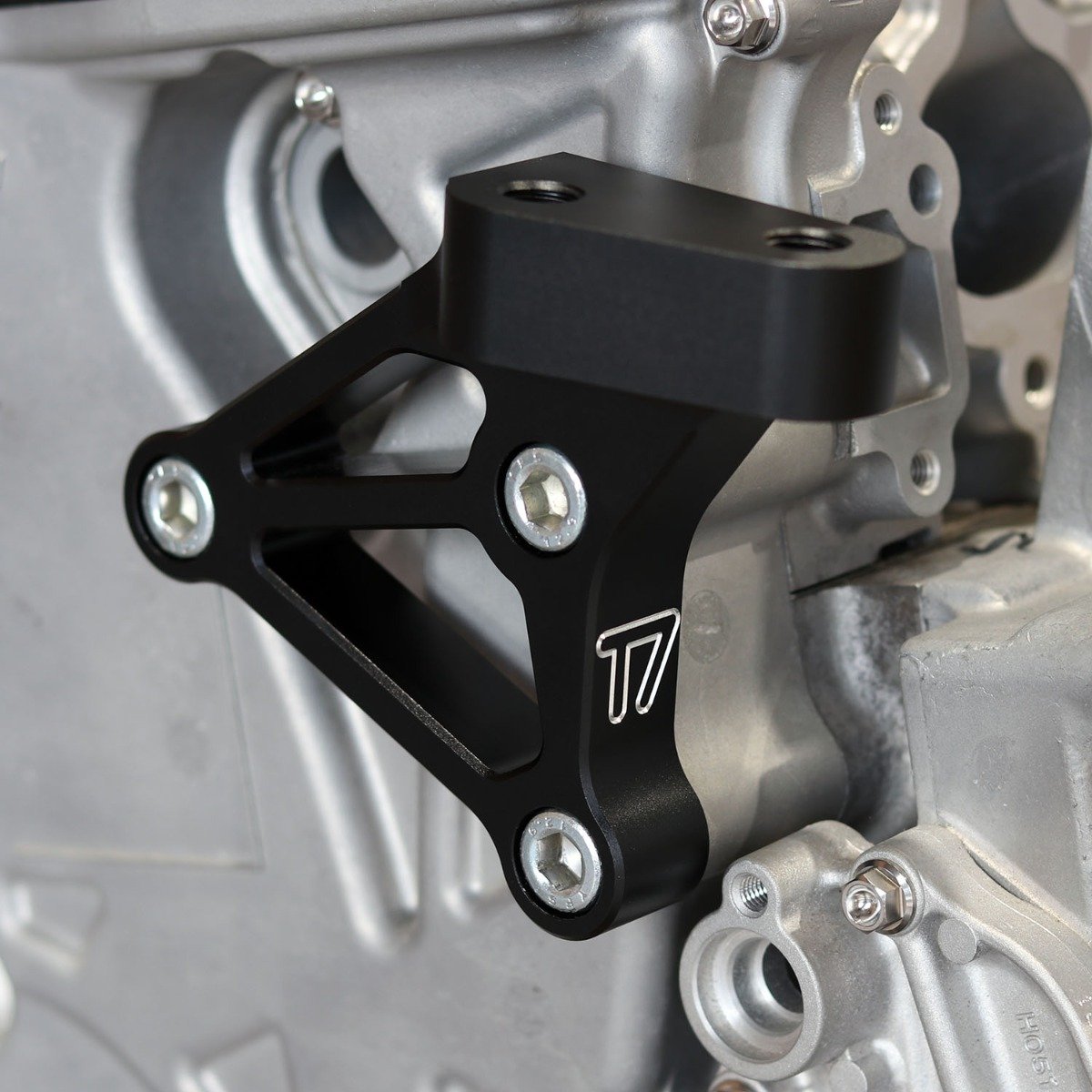 T7Design Honda K20 Front Post Mount Bracket - Black